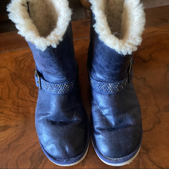 UGG boots, size 7, navy blue with embellishments on buckle, gently used - Picture 5 of 8
